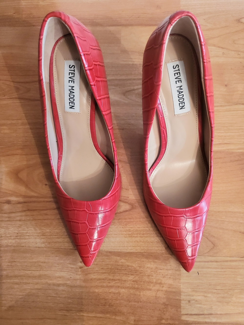 Steve Madden Women’s Red Croc-Embossed Pointed Toe Pumps